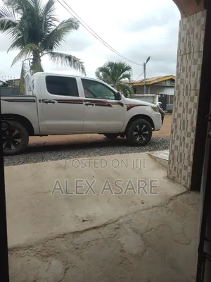 Toyota Hilux 2006 White