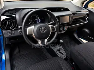 Toyota Vitz 1.3 FWD 5dr 2015 Blue