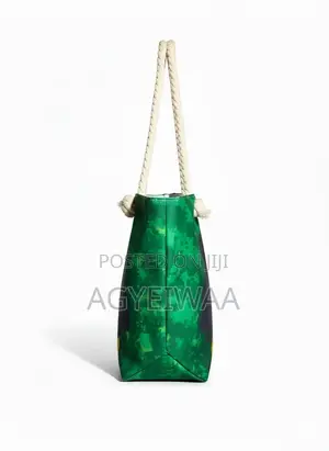 Stylish and Spacious Tote Bag