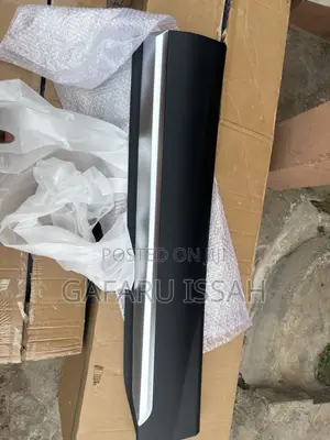 Santafe 19-23 Front Right Door Moulding