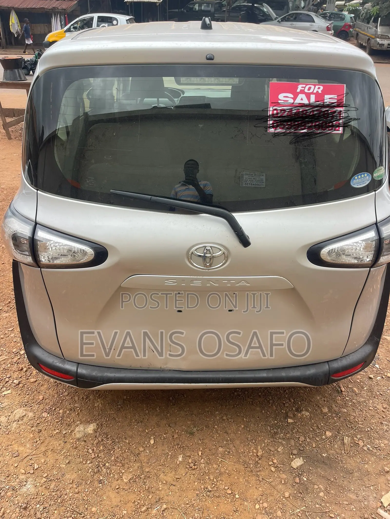 Toyota Sienta 2017 Silver