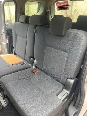 Toyota Sienta 2017 Silver