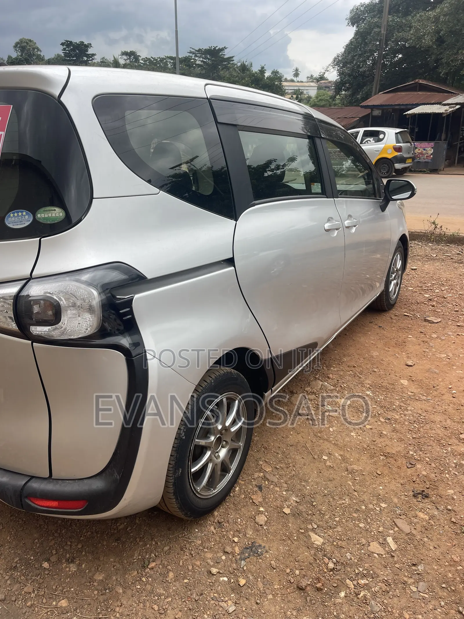 Toyota Sienta 2017 Silver