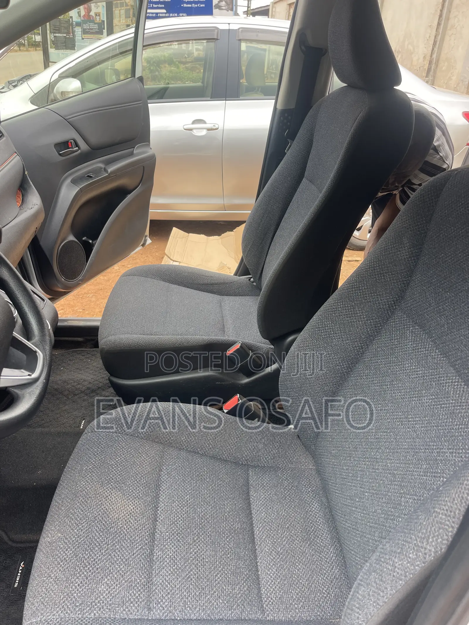 Toyota Sienta 2017 Silver