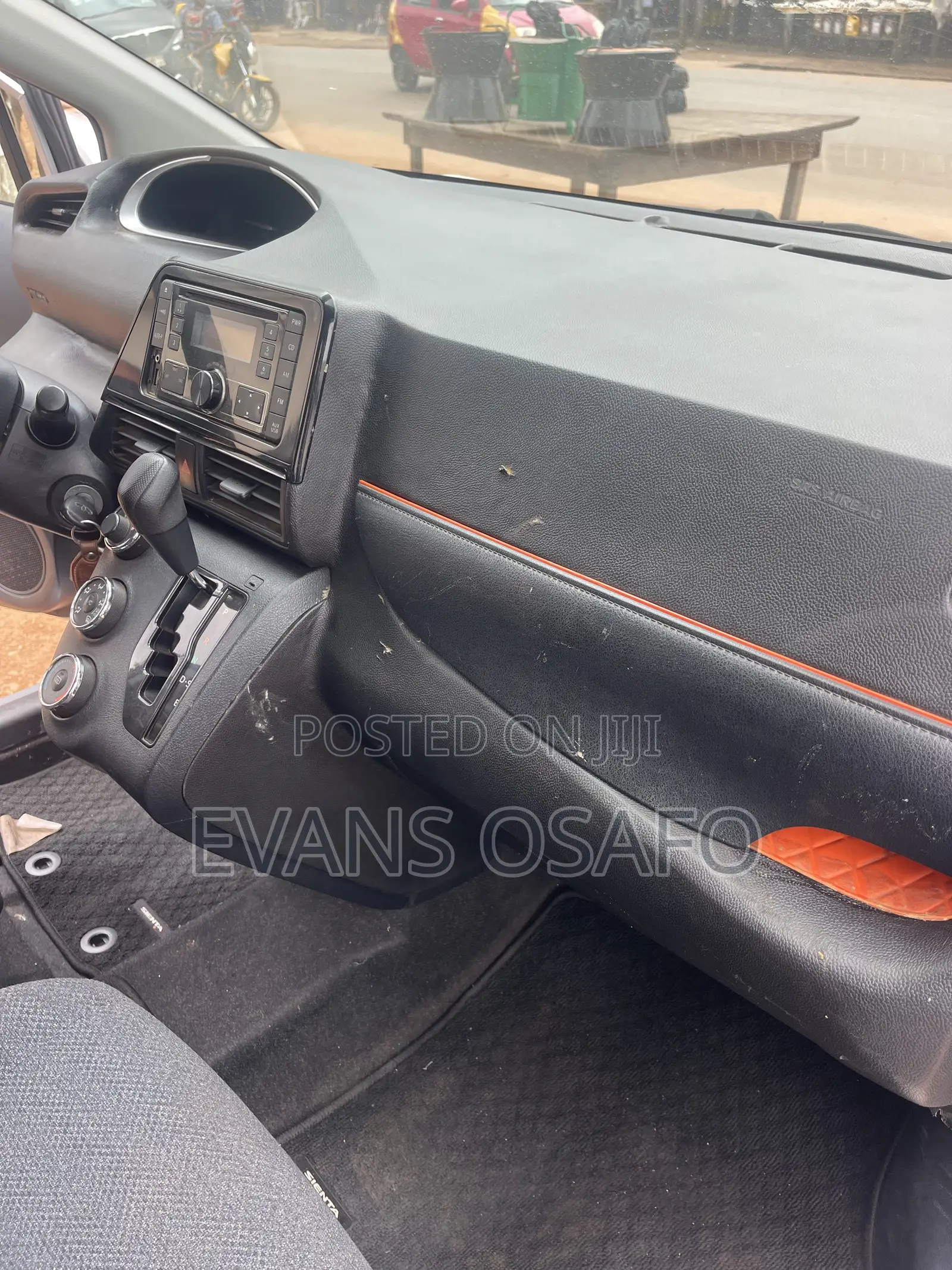 Toyota Sienta 2017 Silver
