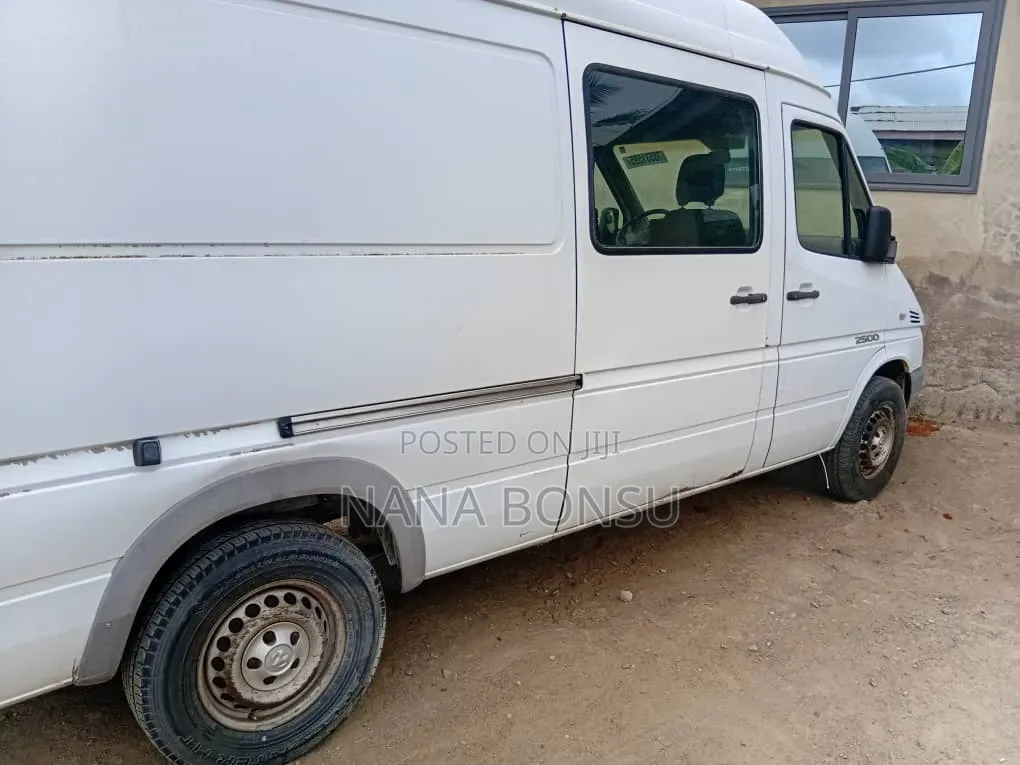 Mercedes-Benz Sprinter 2005 White