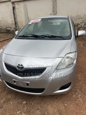 Toyota Belta 2012 Silver