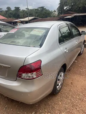Toyota Belta 2012 Silver