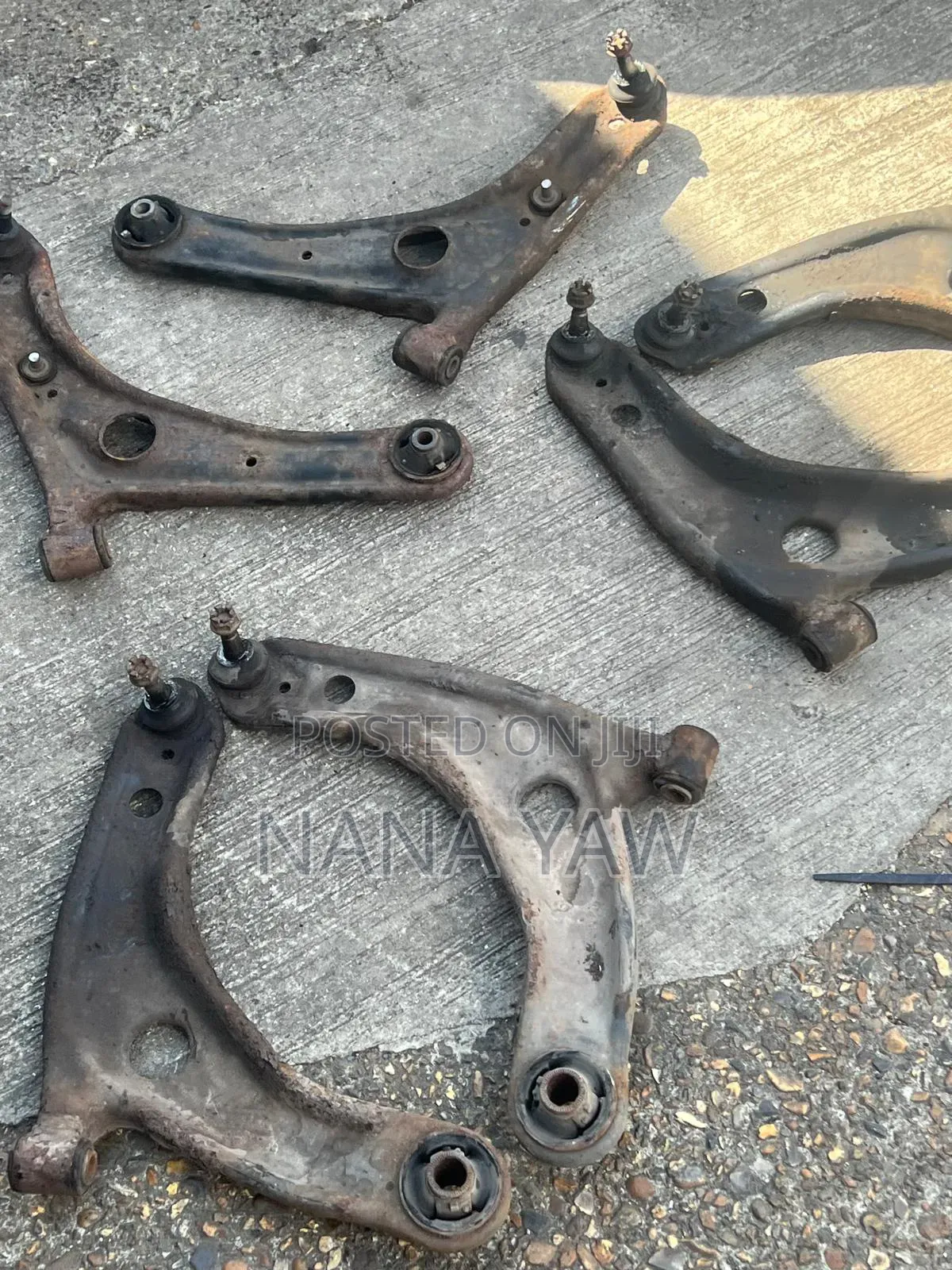 Toyota Vitz Lower Arm