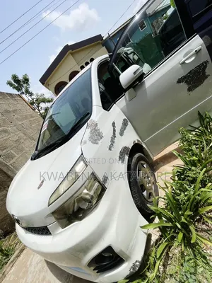 Toyota Voxy X 4WD 8-Seater 2013 Silver