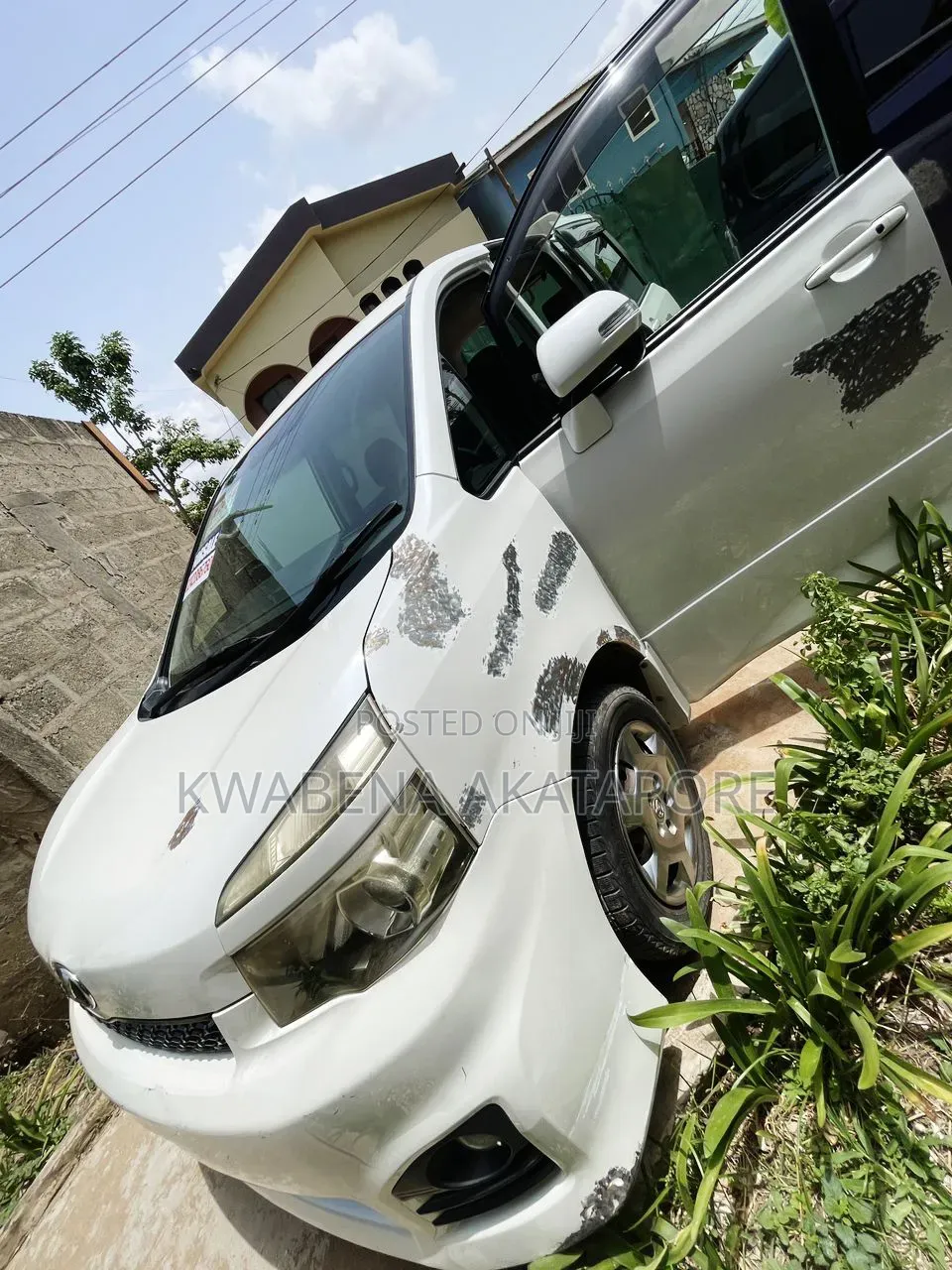 Toyota Voxy X 4WD 8-Seater 2013 Silver