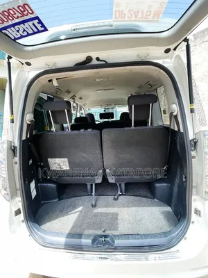 Toyota Voxy X 4WD 8-Seater 2013 Silver