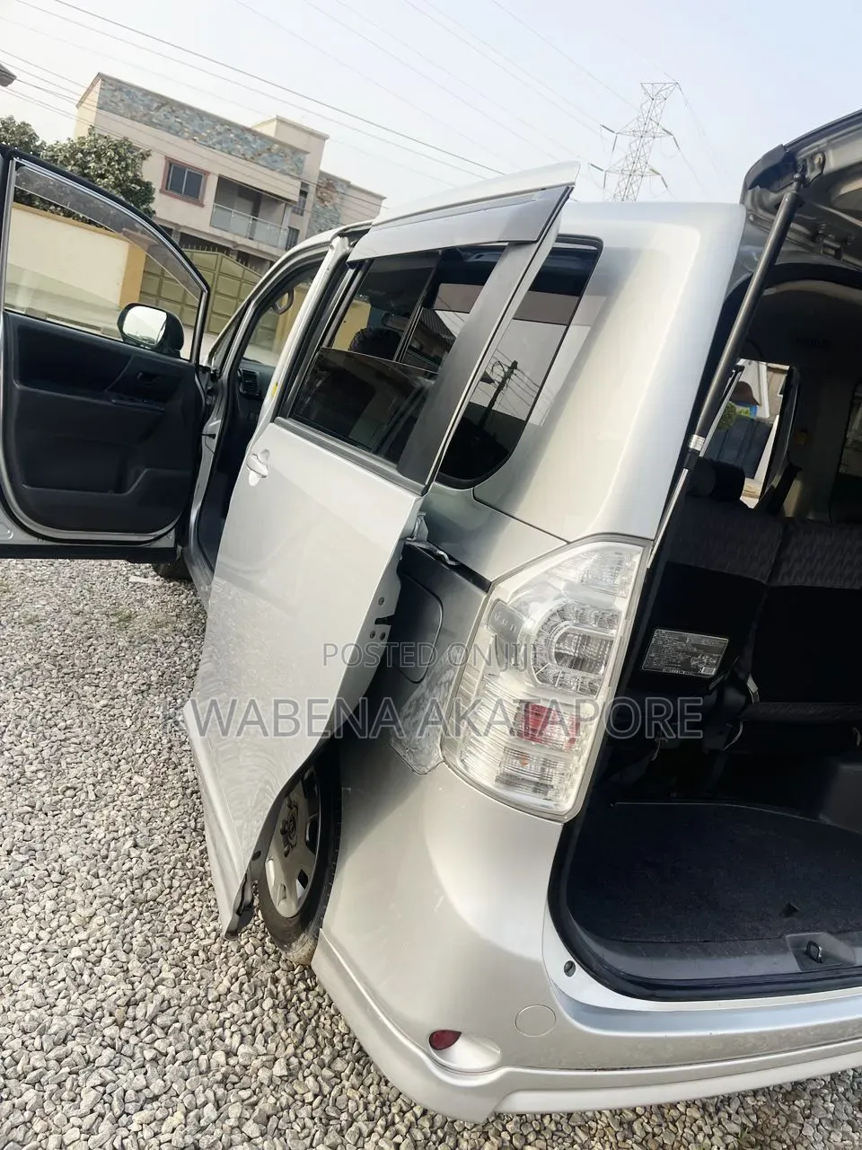 Toyota Voxy X 4WD 8-Seater 2013 Silver