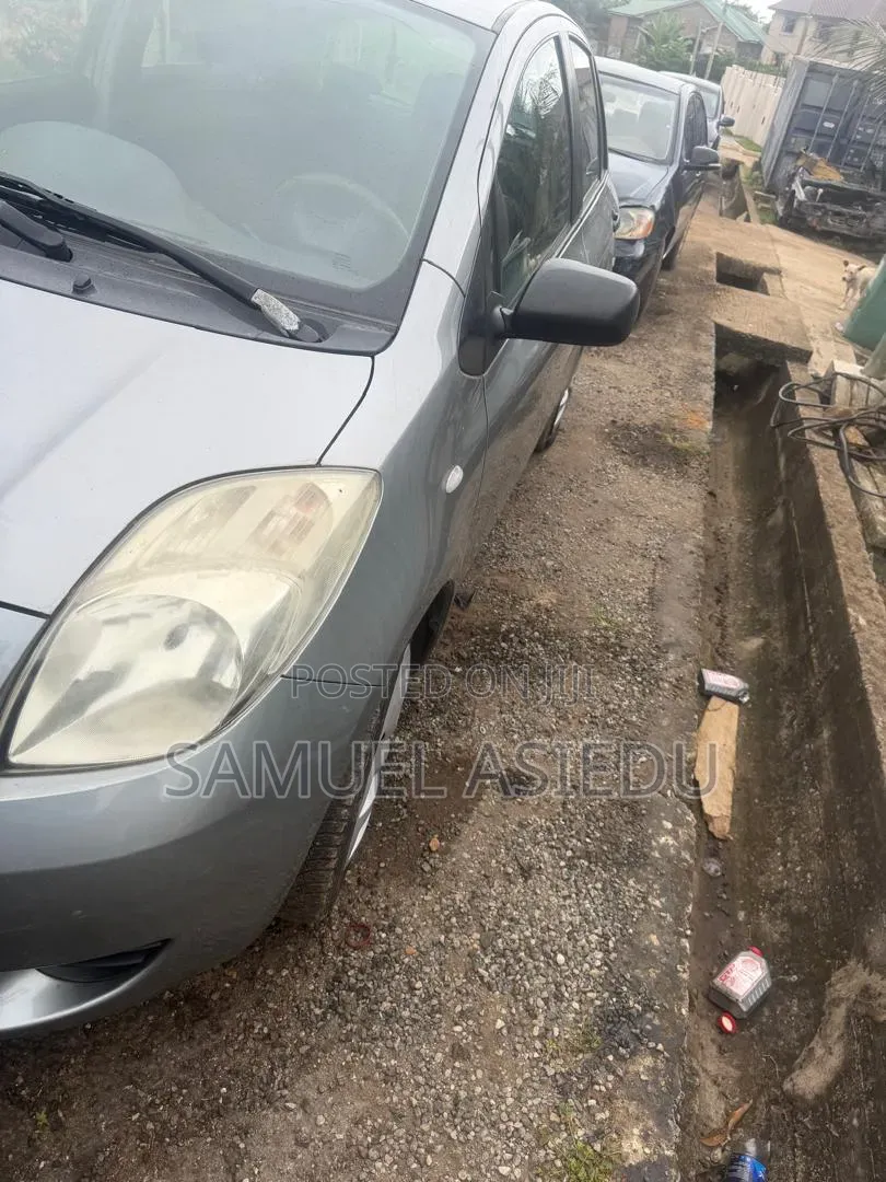 Toyota Yaris 2009 Gray