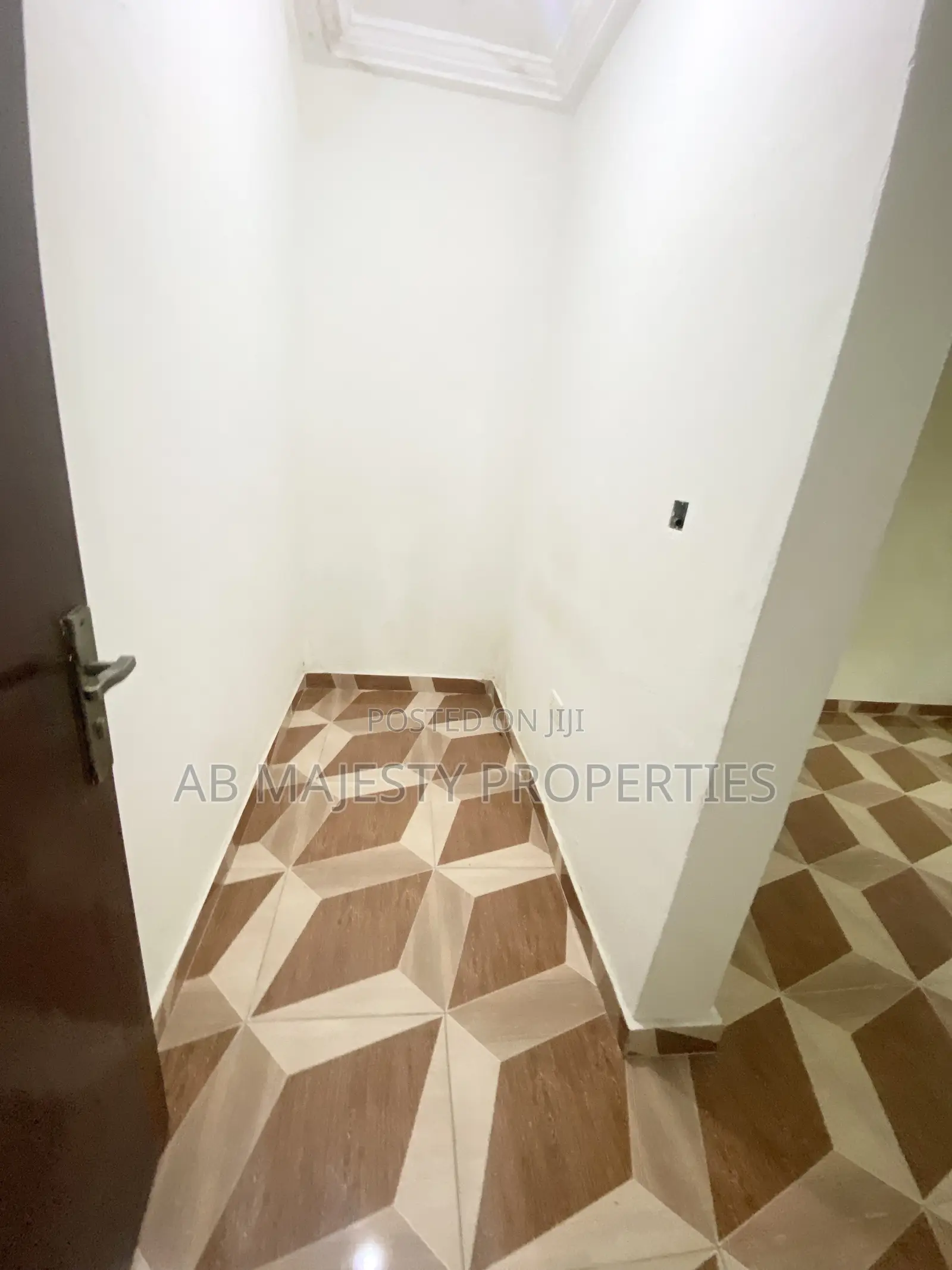 7bdrm Apartment in Ab Majesty, Accra Metropolitan for sale