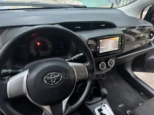 Toyota Vitz 1.0 FWD 5dr 2015 Maroon