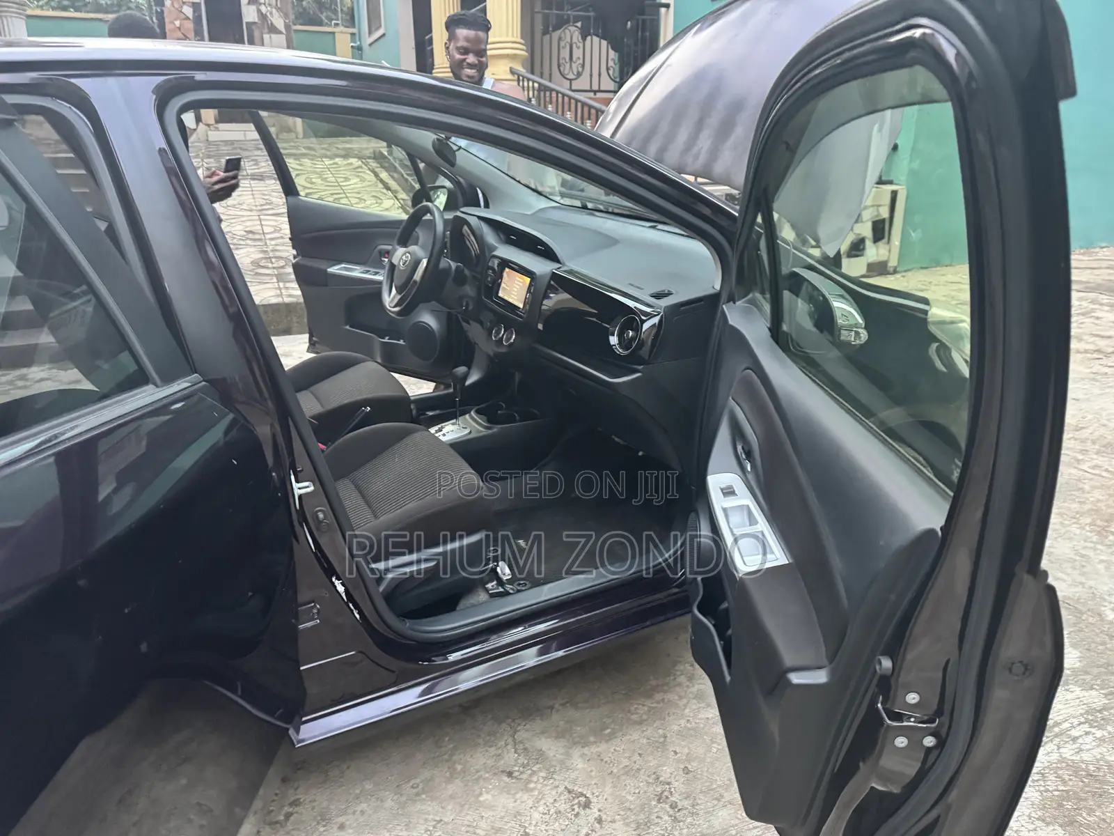 Toyota Vitz 1.0 FWD 5dr 2015 Maroon