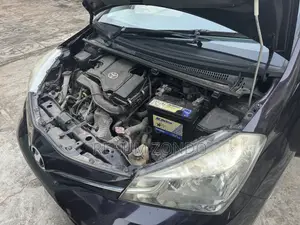 Toyota Vitz 1.0 FWD 5dr 2015 Maroon