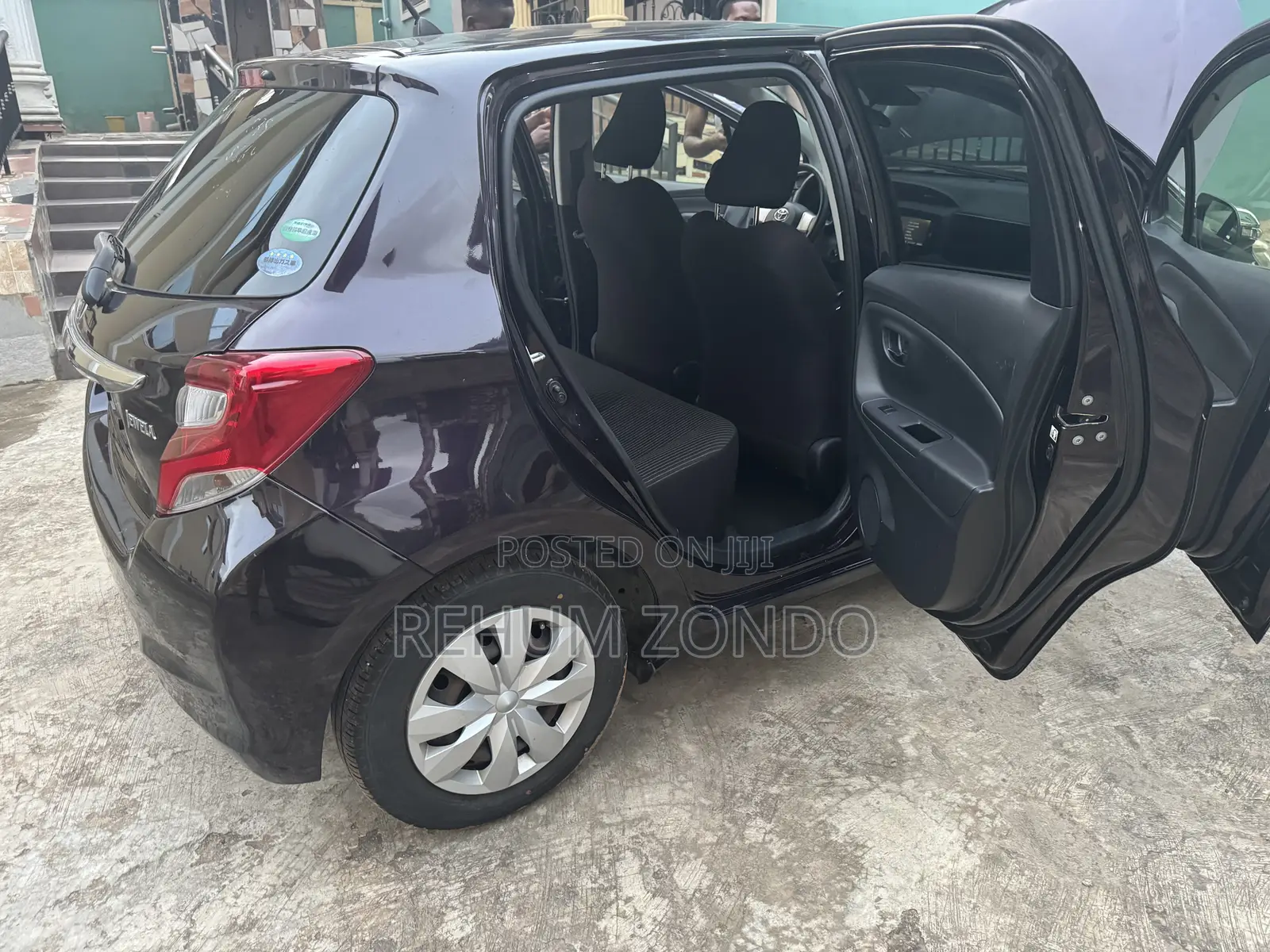 Toyota Vitz 1.0 FWD 5dr 2015 Maroon