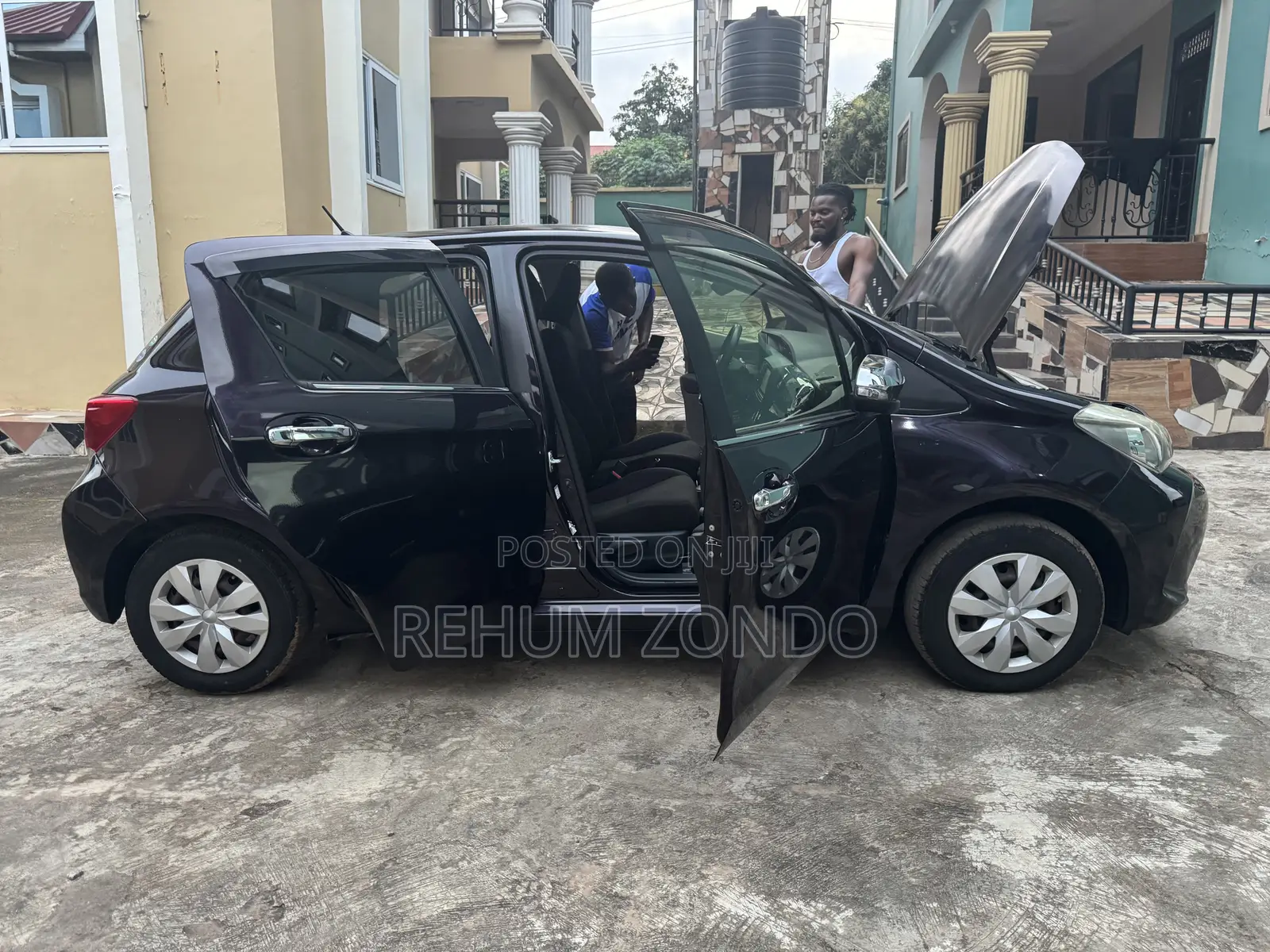Toyota Vitz 1.0 FWD 5dr 2015 Maroon