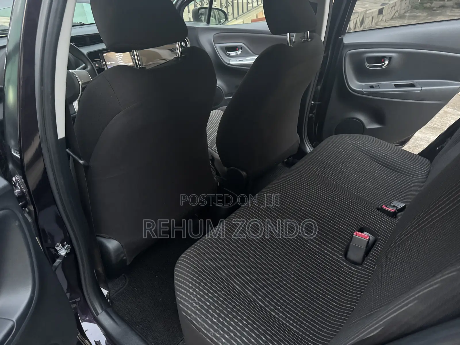 Toyota Vitz 1.0 FWD 5dr 2015 Maroon