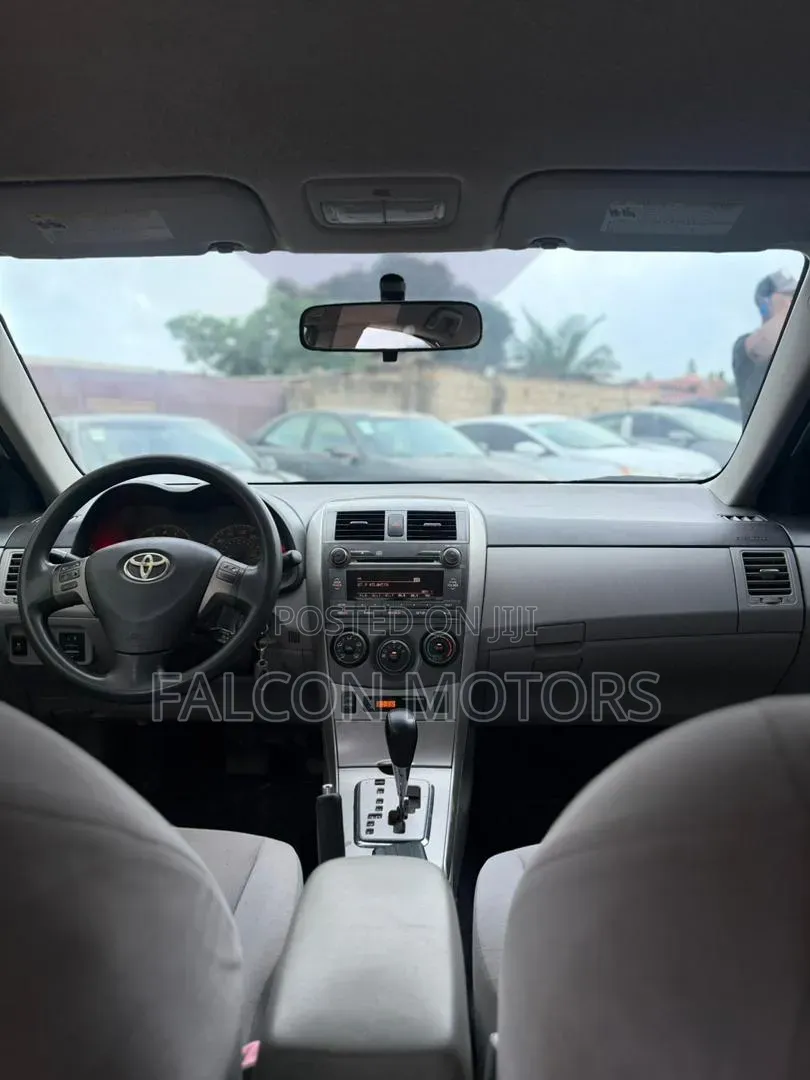 Toyota Corolla 2012 Silver