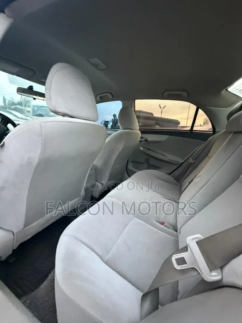 Toyota Corolla 2012 Silver