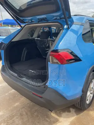 Toyota RAV4 XLE AWD 2019 Blue