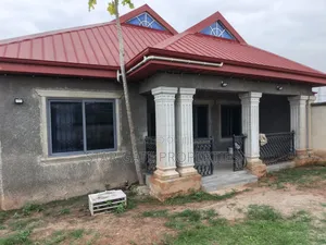 3bdrm Apartment in Ejisu Akyaakrom for rent