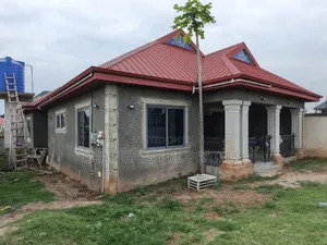 3bdrm Apartment in Ejisu Akyaakrom for rent