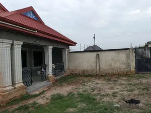3bdrm Apartment in Ejisu Akyaakrom for rent