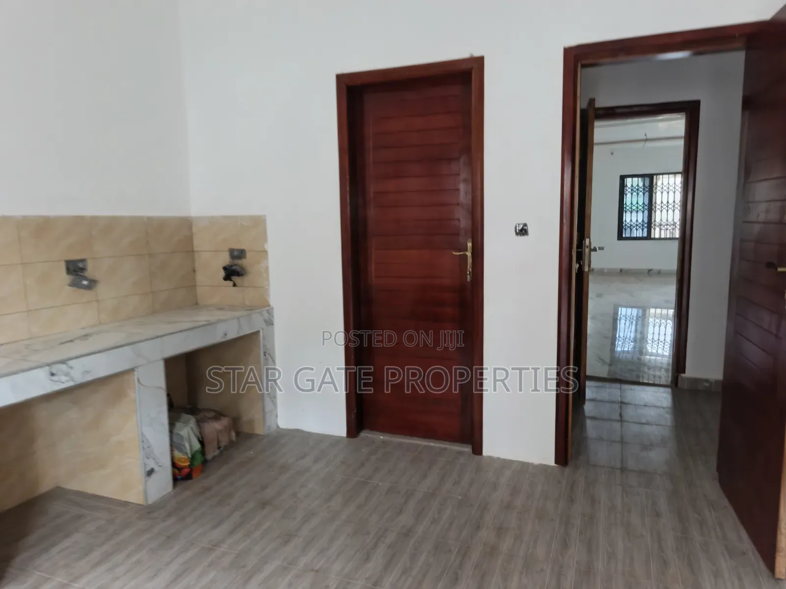 3bdrm Apartment in Ejisu Akyaakrom for rent