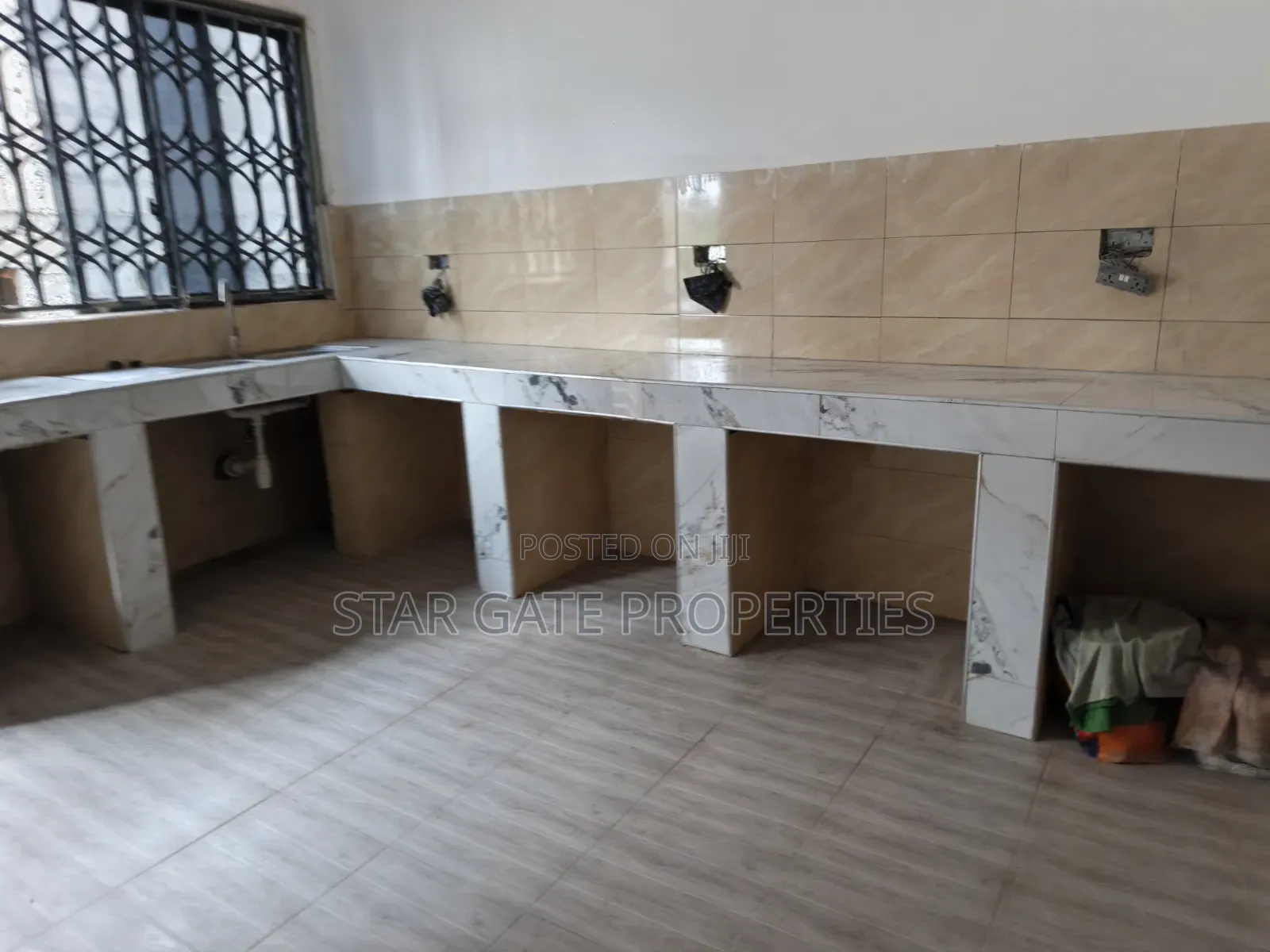 3bdrm Apartment in Ejisu Akyaakrom for rent