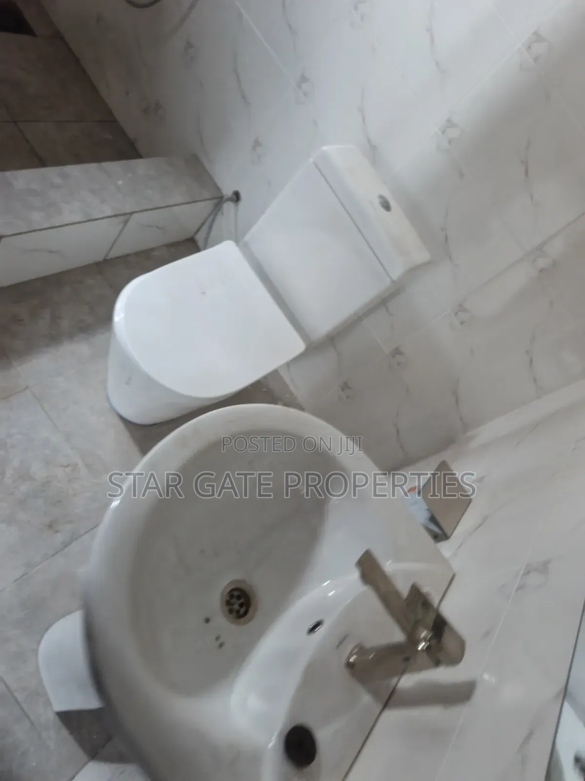 3bdrm Apartment in Ejisu Akyaakrom for rent