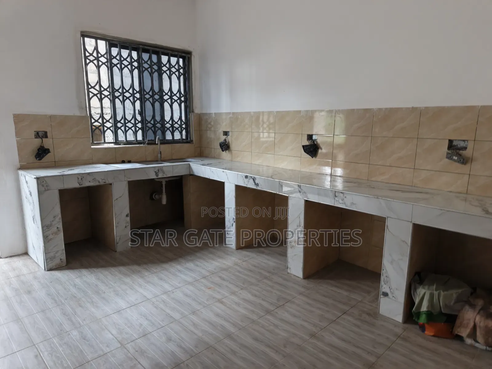 3bdrm Apartment in Ejisu Akyaakrom for rent