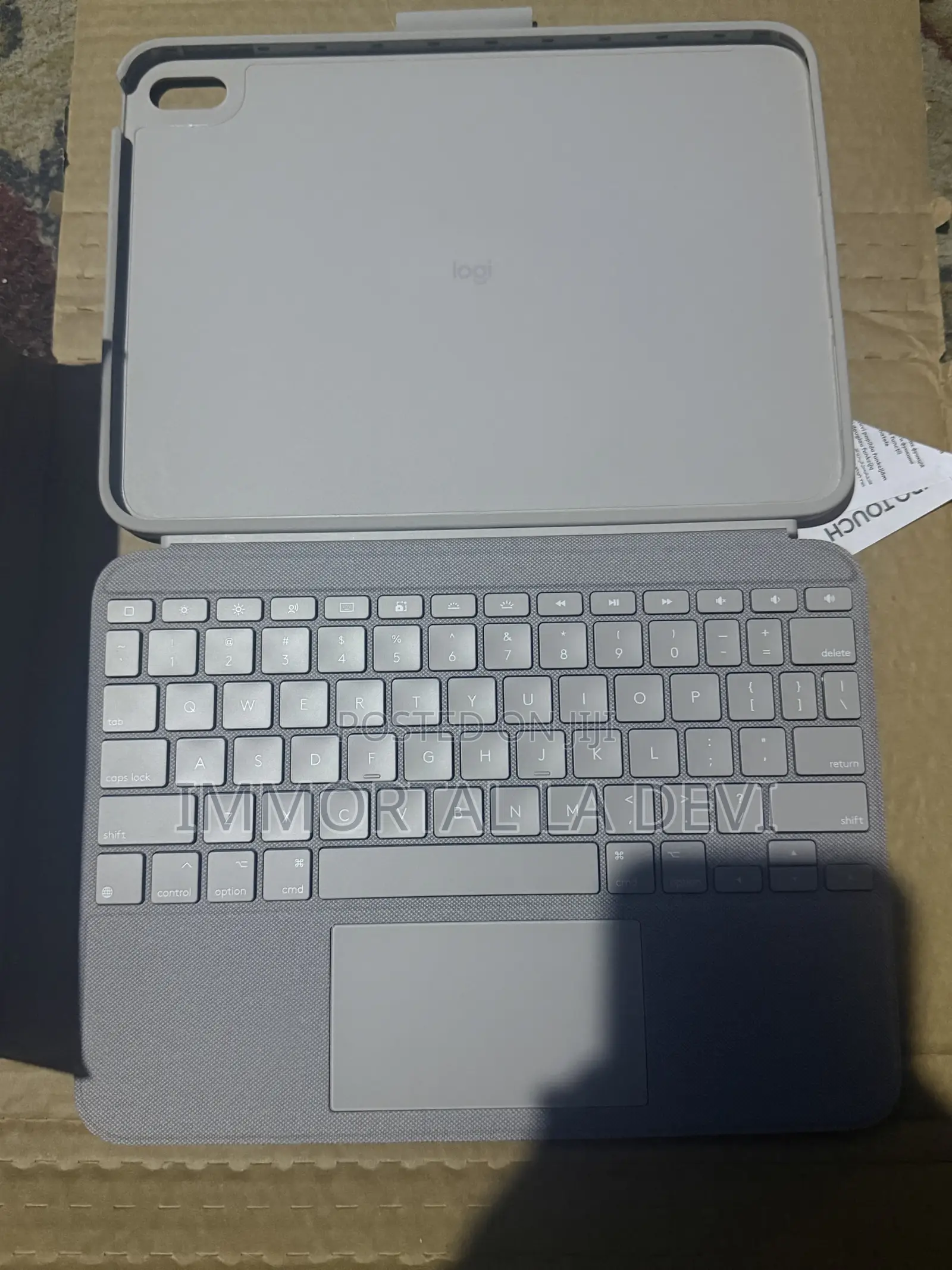 Logitech Combo Touch Magic Keyboard for iPad A16 10 and 11 Generation