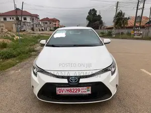 New Toyota Corolla LE 2023 White