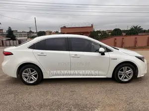 New Toyota Corolla LE 2023 White