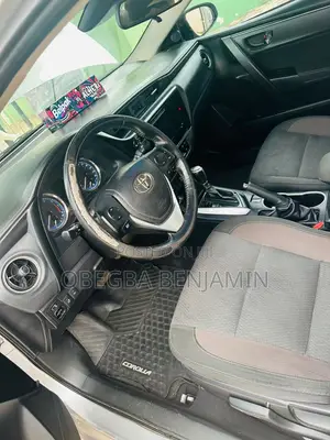 Toyota Corolla LE (1.8L 4cyl 2A) 2019 Silver