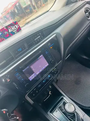 Toyota Corolla LE (1.8L 4cyl 2A) 2019 Silver