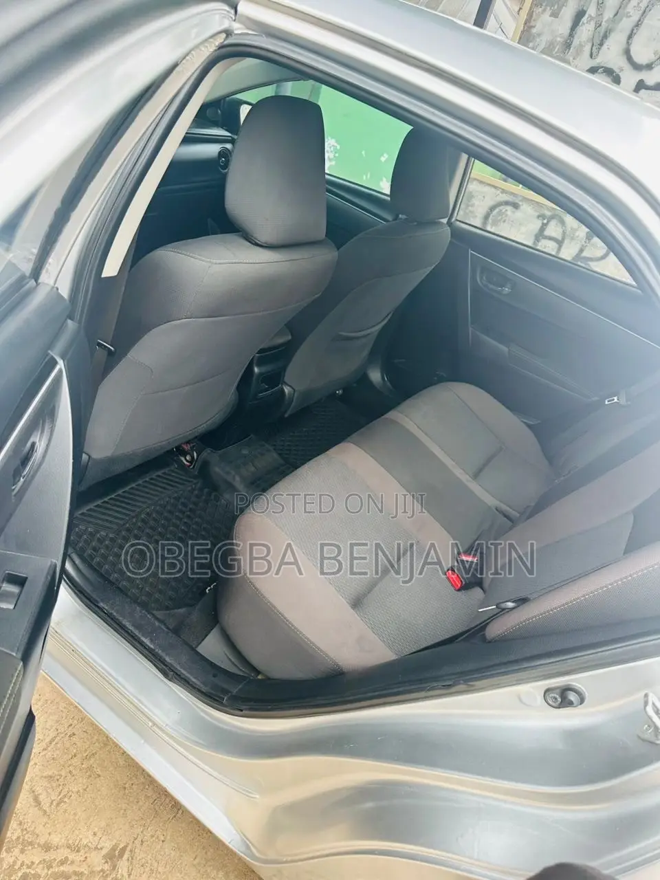 Toyota Corolla LE (1.8L 4cyl 2A) 2019 Silver