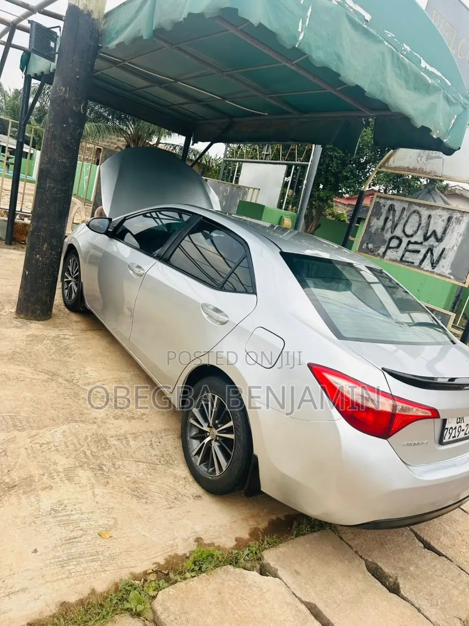 Toyota Corolla LE (1.8L 4cyl 2A) 2019 Silver