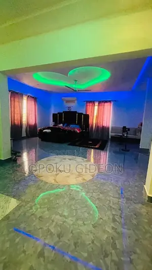 6bdrm Mansion in Afuaman, Manhean for sale