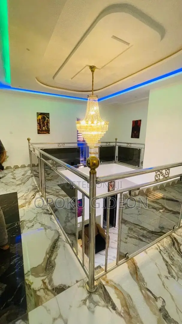 6bdrm Mansion in Afuaman, Manhean for sale