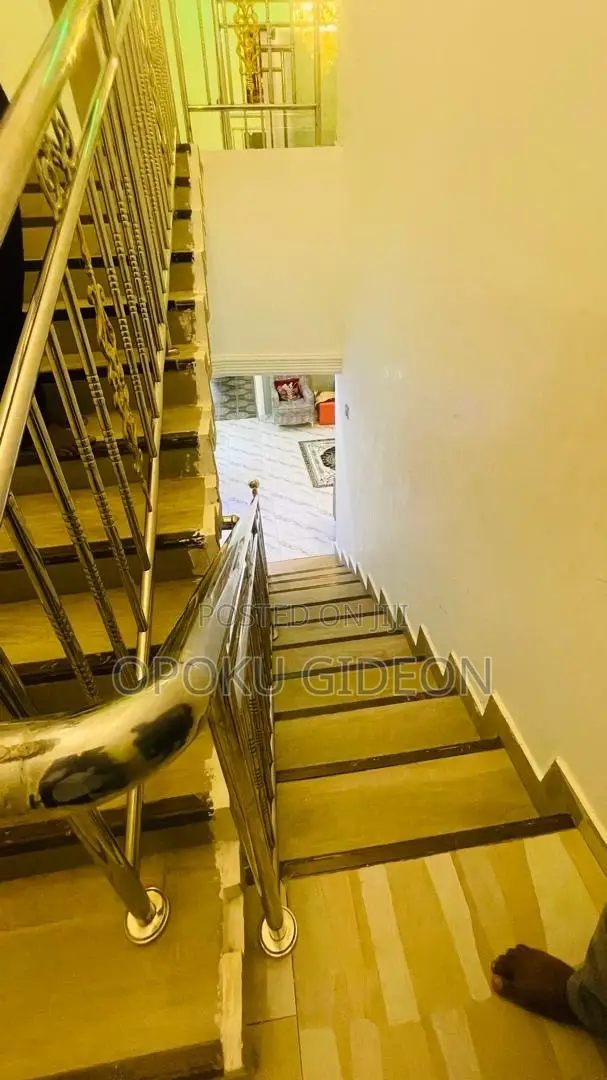 6bdrm Mansion in Afuaman, Manhean for sale