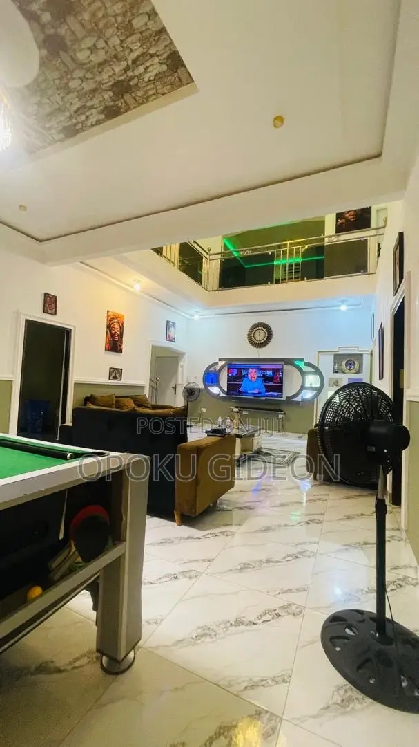 6bdrm Mansion in Afuaman, Manhean for sale
