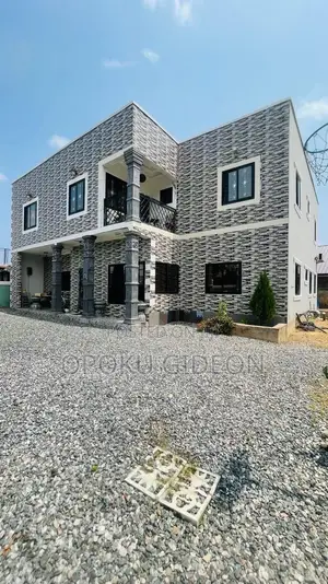 6bdrm Mansion in Afuaman, Manhean for sale