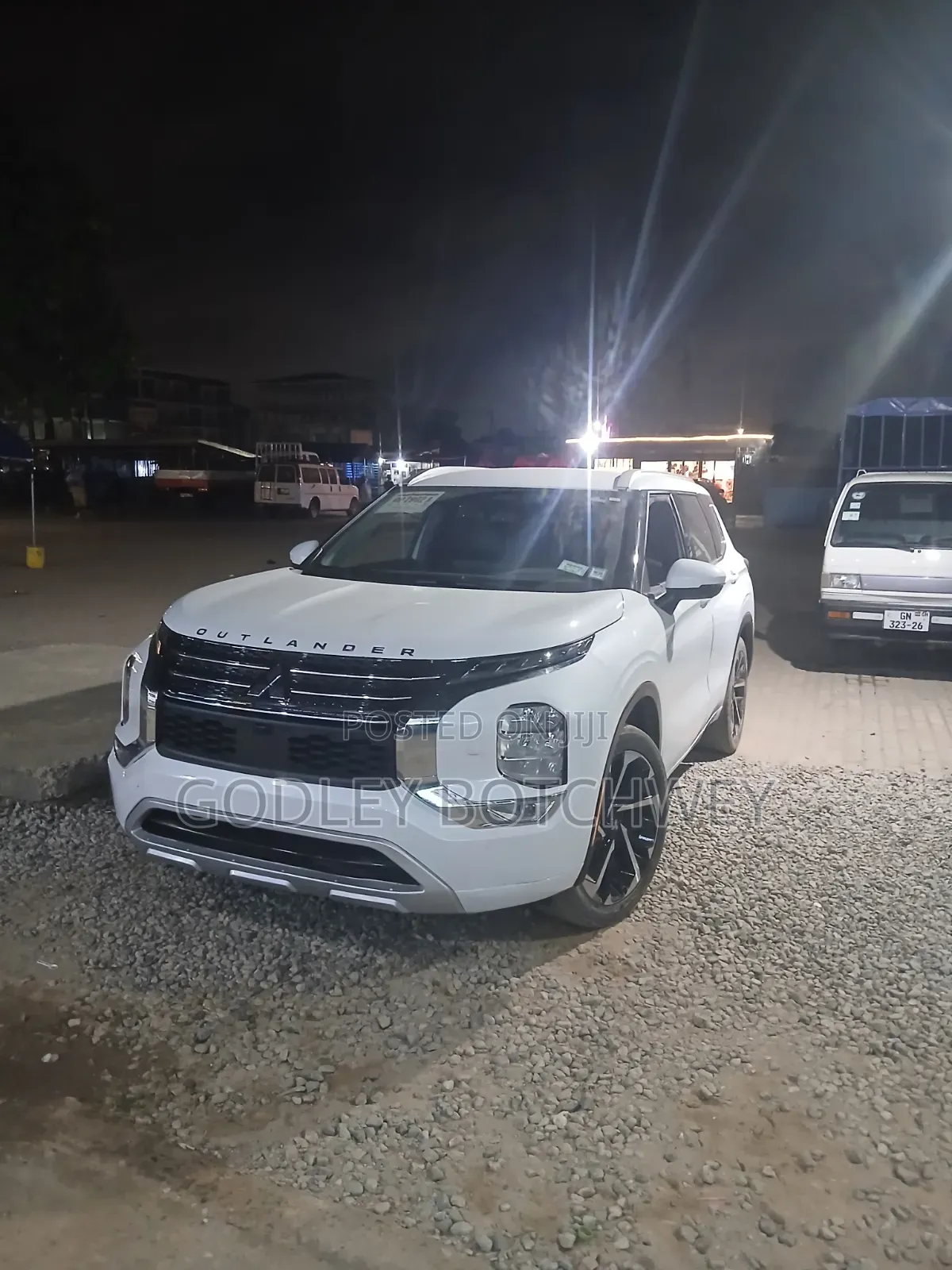 Mitsubishi Outlander 2022 White