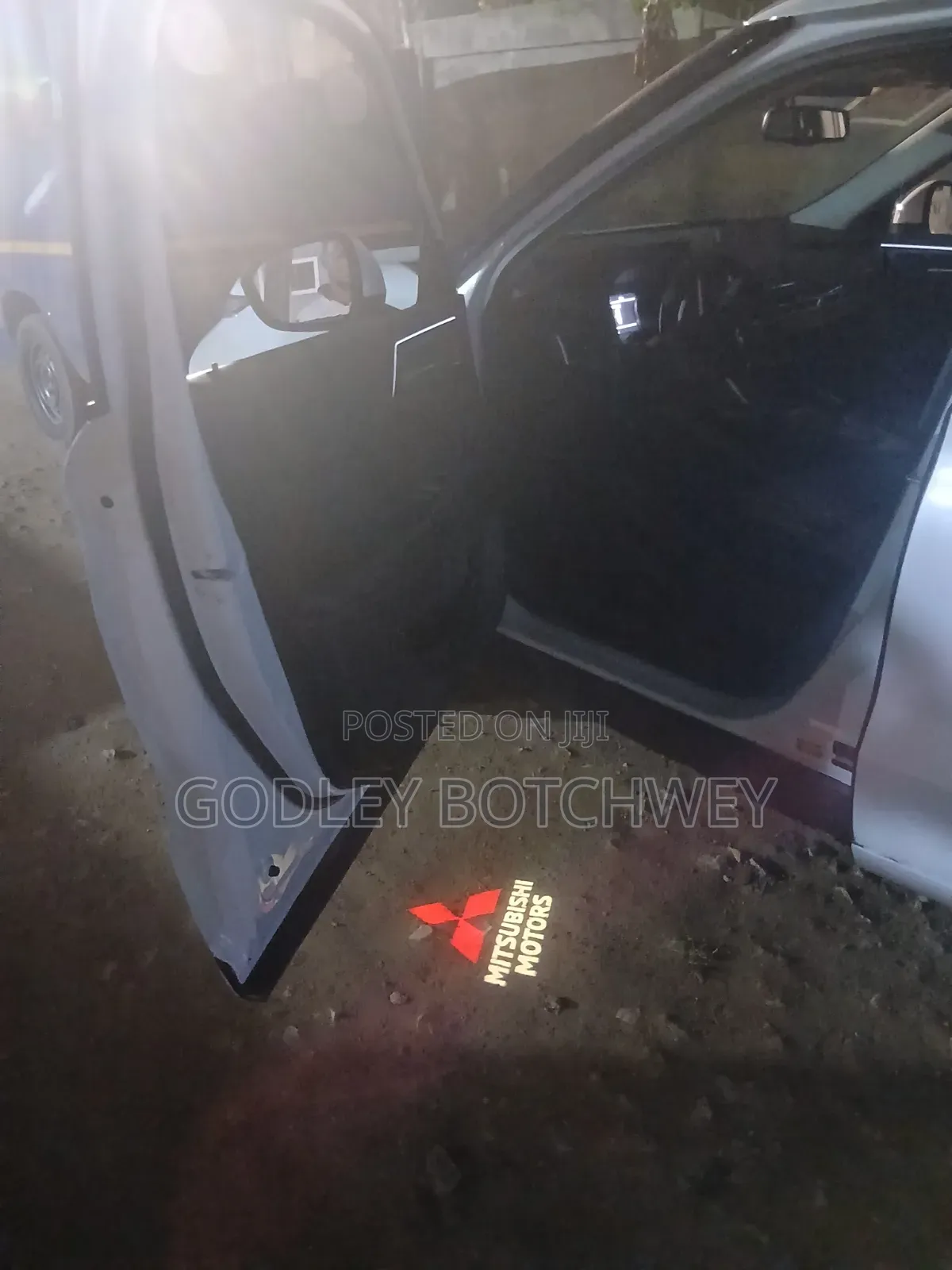 Mitsubishi Outlander 2022 White