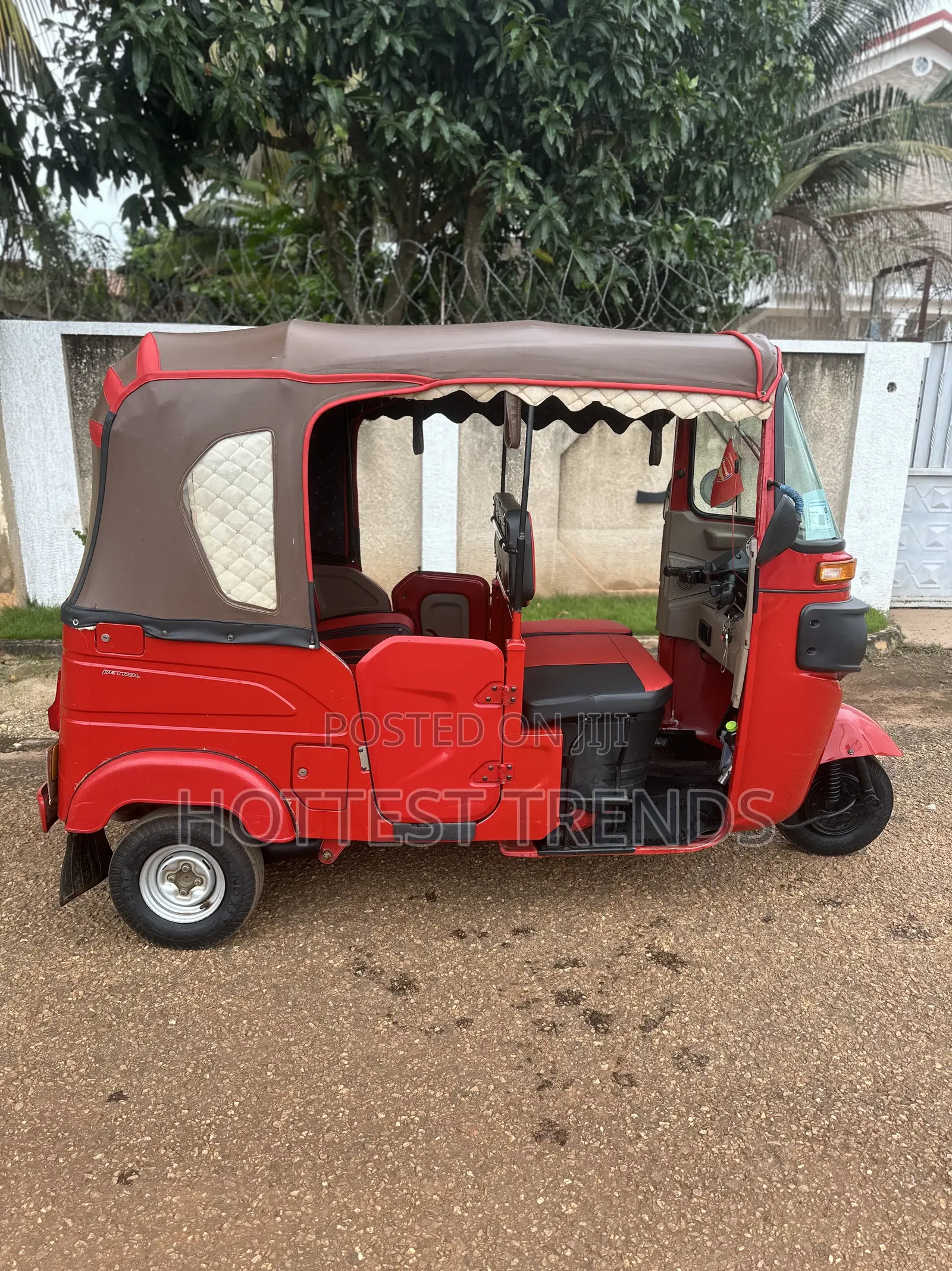 Bajaj RE 2026 Red